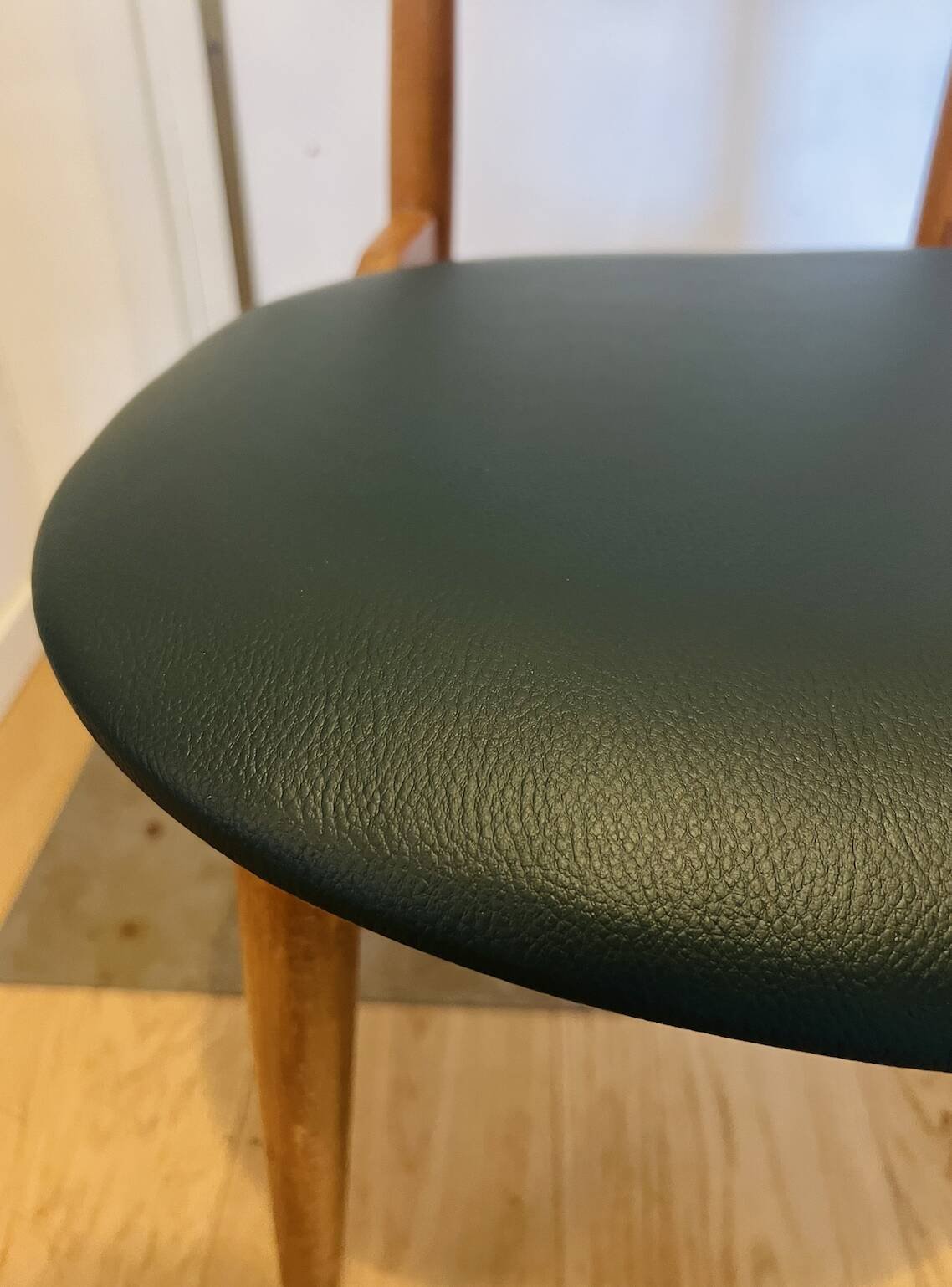 (Lot) 3 Chairs Pierre Guariche Model Licorne