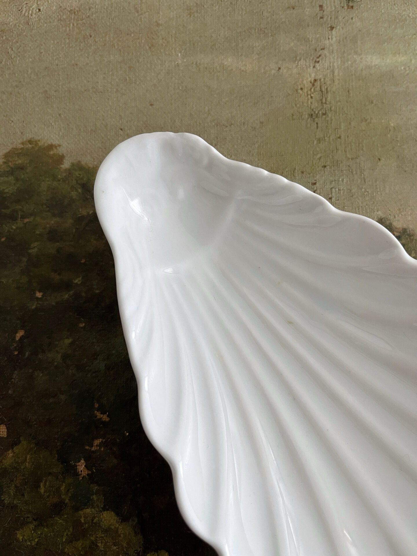 Small shell-shaped ramekin in antique Pillivuyt porcelain.