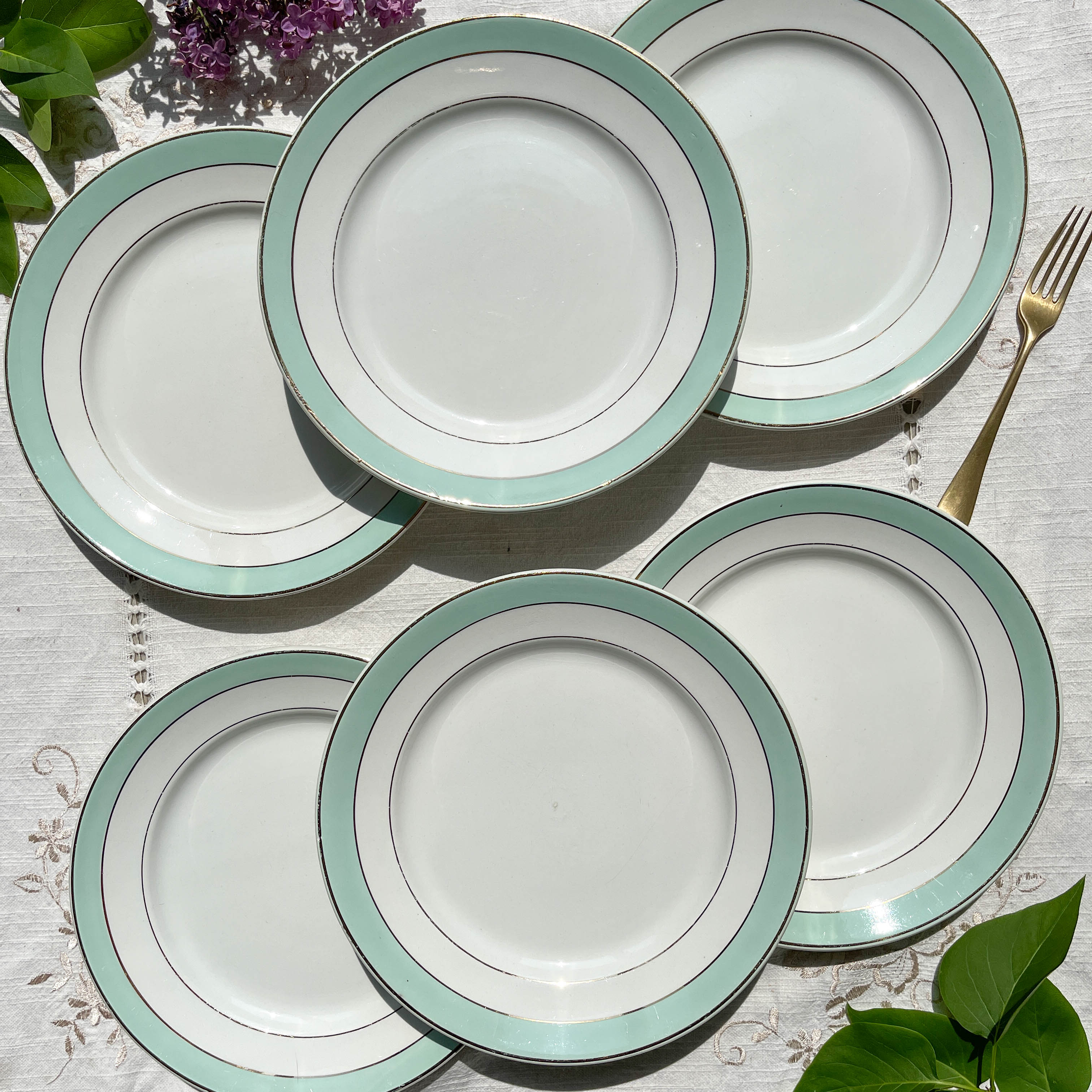 6 Badonviller flat plates in white, green and gold earthenware