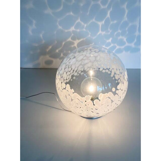 Contemporary scenographic murano white murano glass table lamp in 70's style