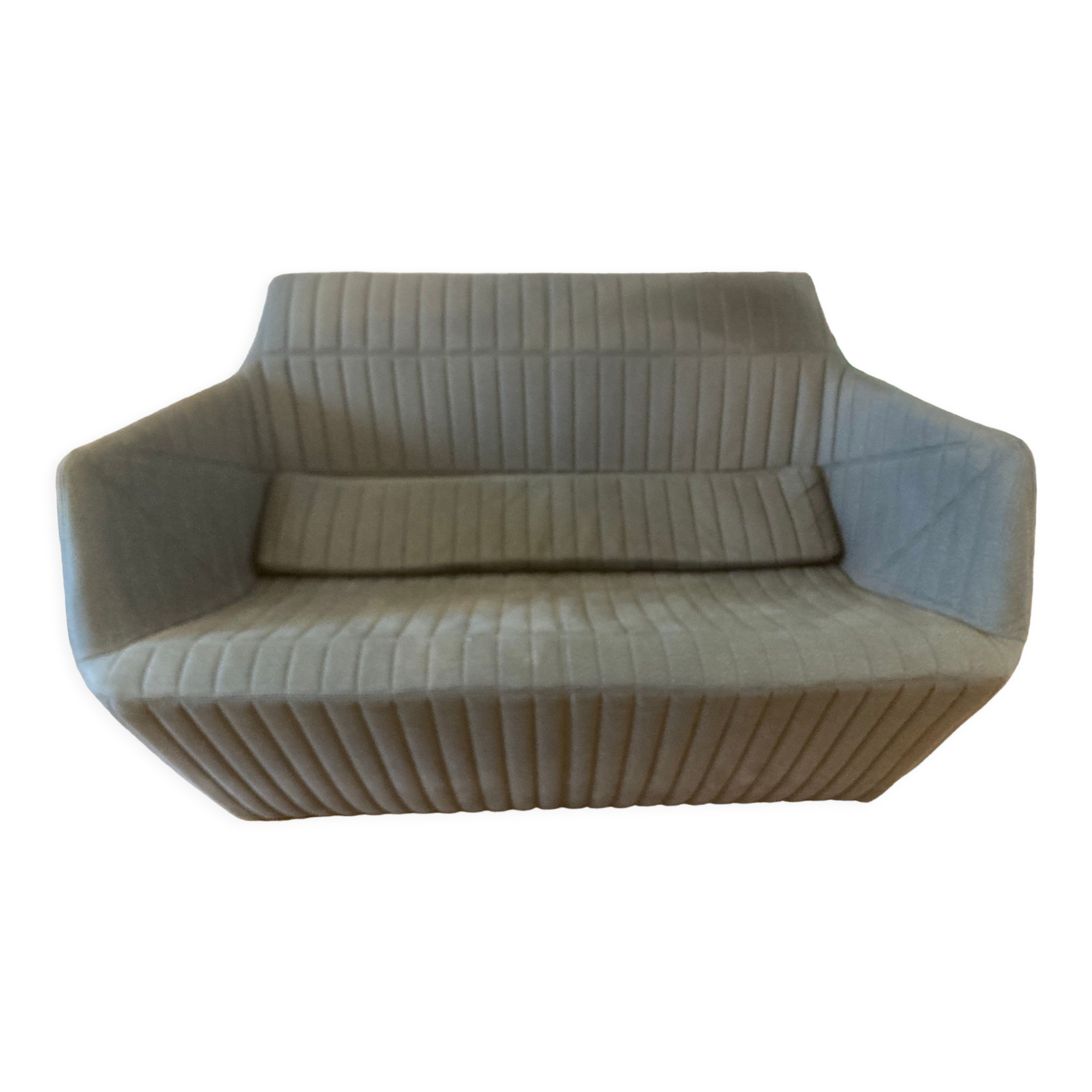 Canapé et ottoman Facett des frères Bouroullec pour Ligne Roset