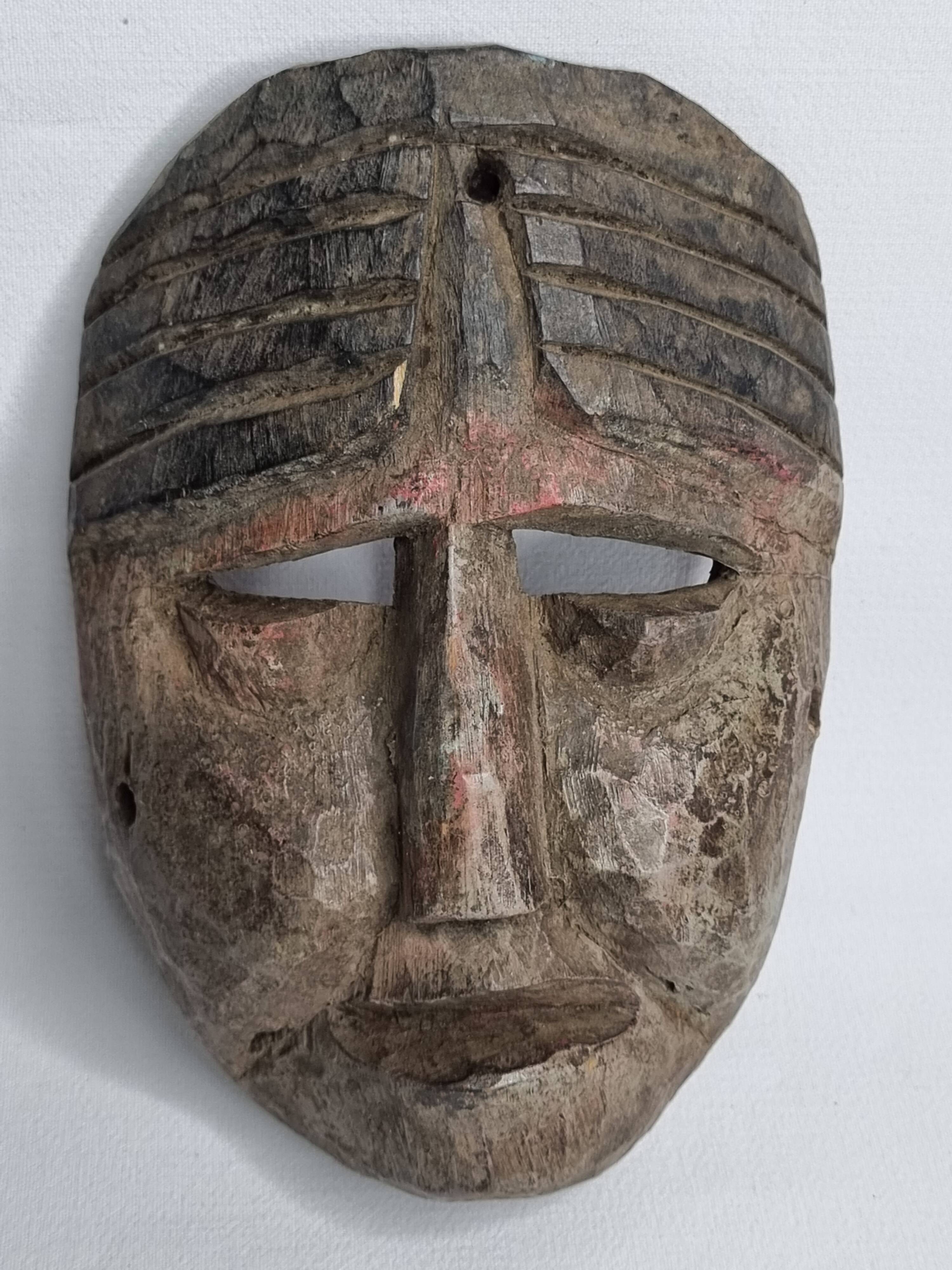 Antique ritual mask in carved wood, Himalayas, 20th century – 19 cm