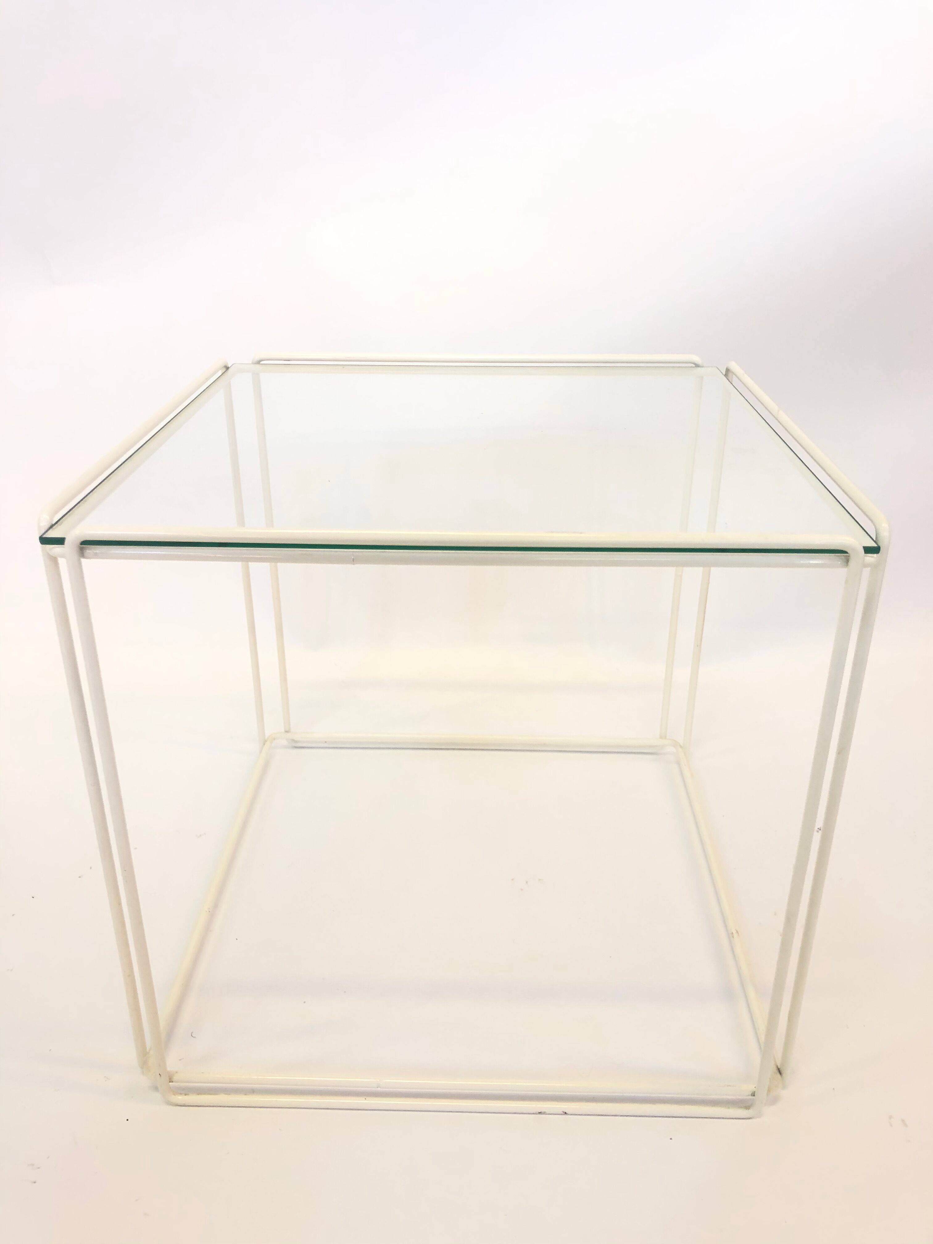 Tables design Max Sauze éditées par Isocèle
