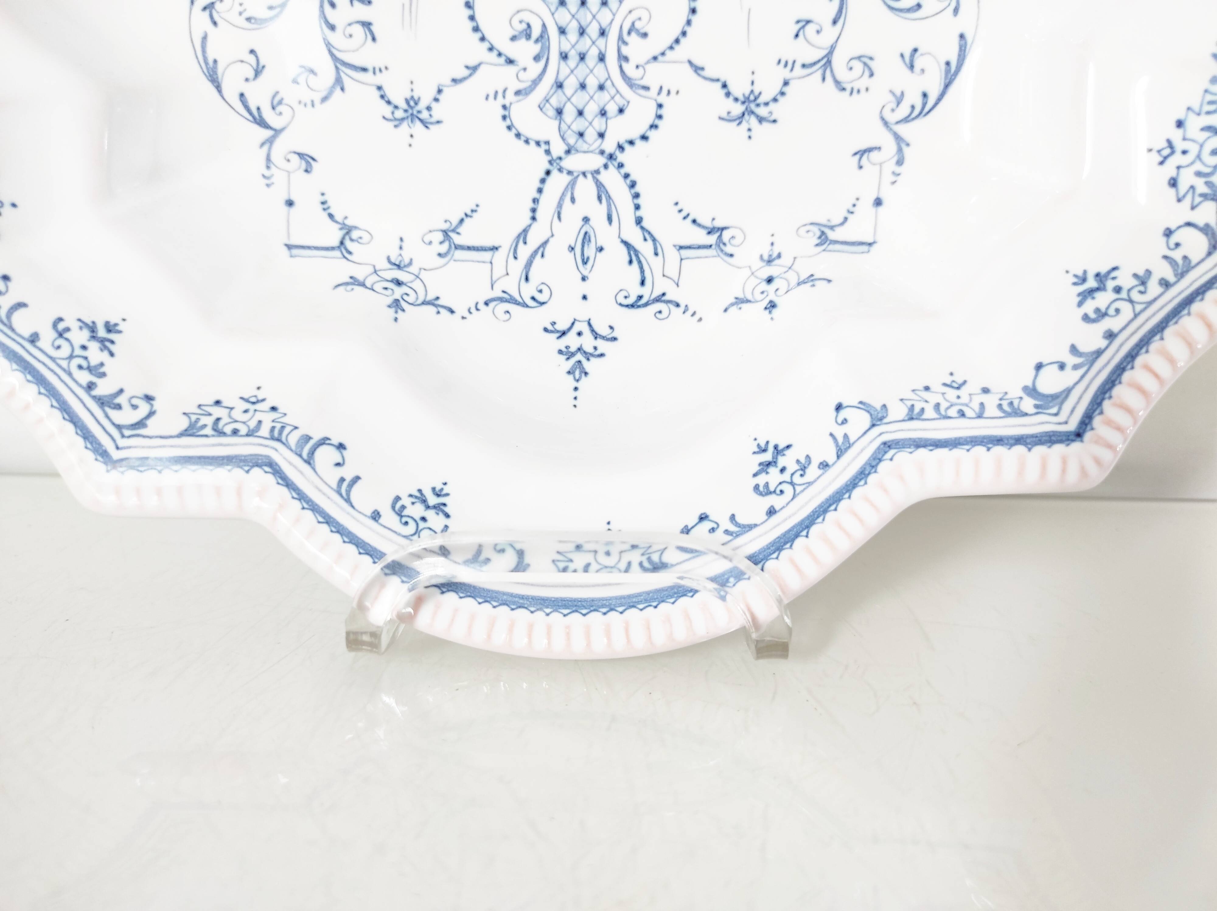 Assiette creuse décor bleu Moustiers