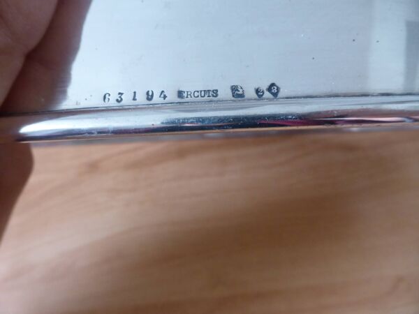 Cloche de service en métal argenté Ecruis monogrammée 240516