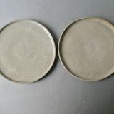 2 stoneware plates or small dishes