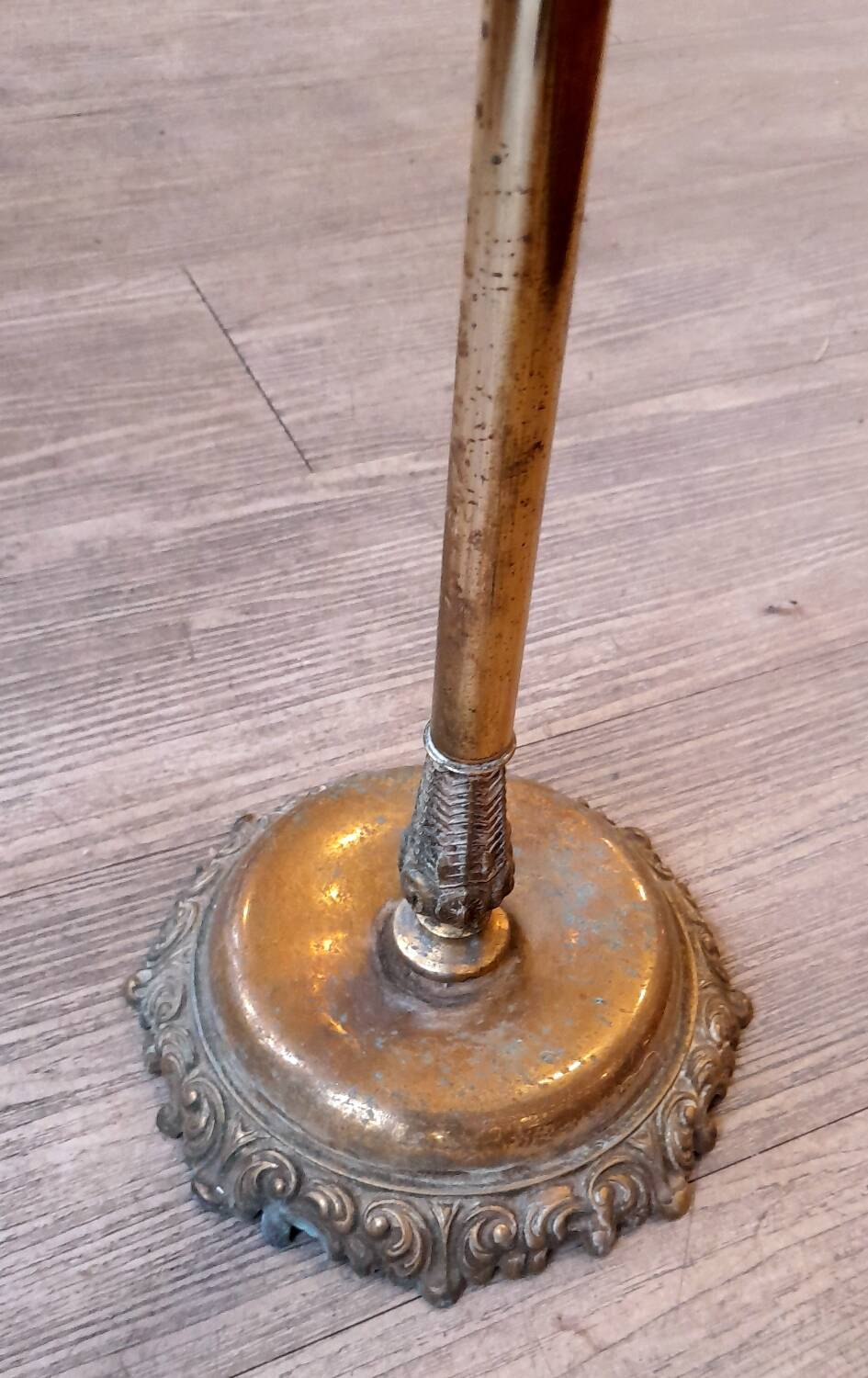 Bronze ashtray on foot