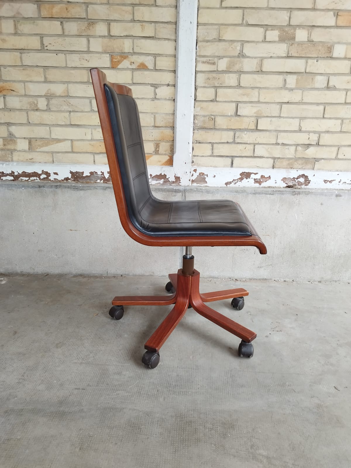 Scandinave armchair co.fe.mo - italy 1970