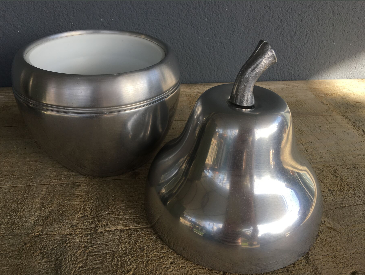 Ice bucket pear circa 1970