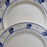 6 assiettes plates anciennes en faïence à décor de tulipes bleues