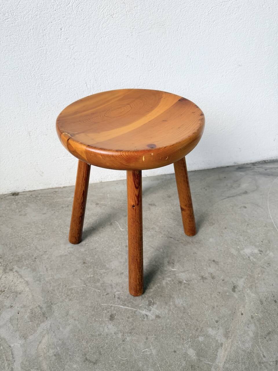 Pine stool assigned to Charlotte Perriand for Les Arcs.