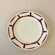 Vintage plate "Louise" – Graphic French earthenware in burgundy