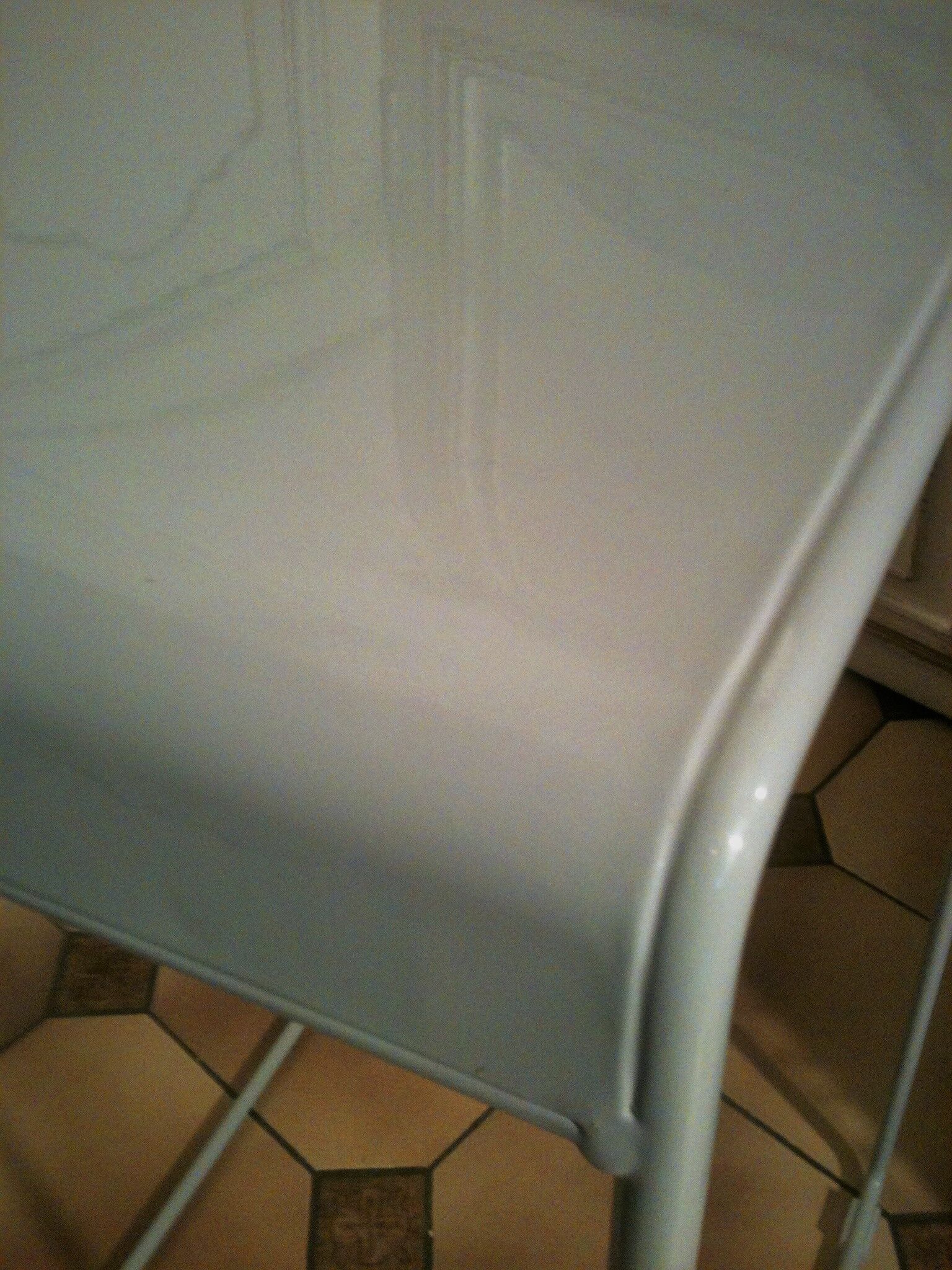 Tabouret minimaliste en acier