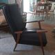 Fauteuil années 60 bois et simili cuir