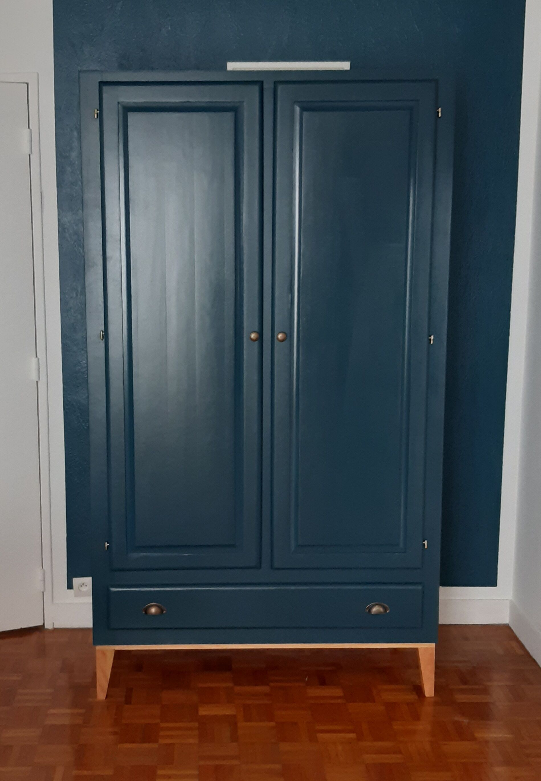 Scandinavian wardrobe wardrobe ganne blue