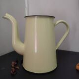 Cafetière en tôle émaillée jaune
Vintage