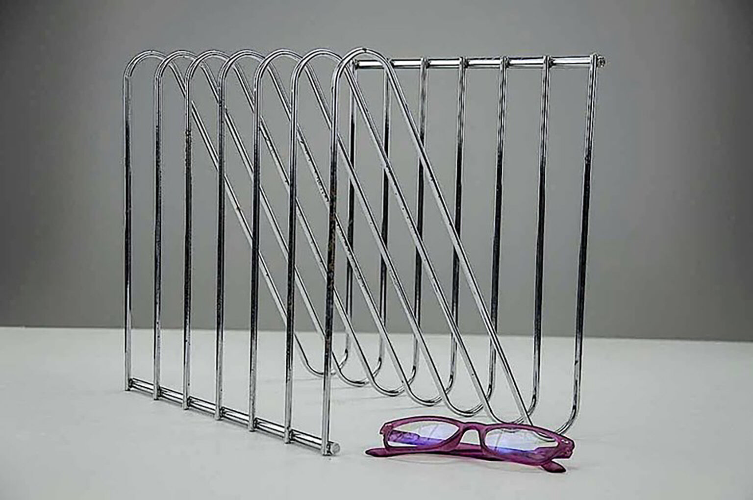 Magazine rack chrome steel