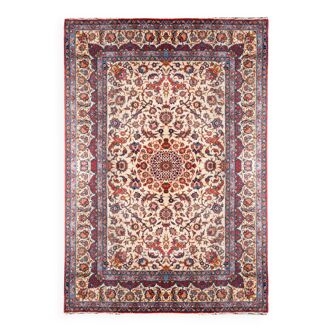 Oriental carpet iran Isfahan. Entirely handmade in wool. Size: 2.48 X 3.80 meters.