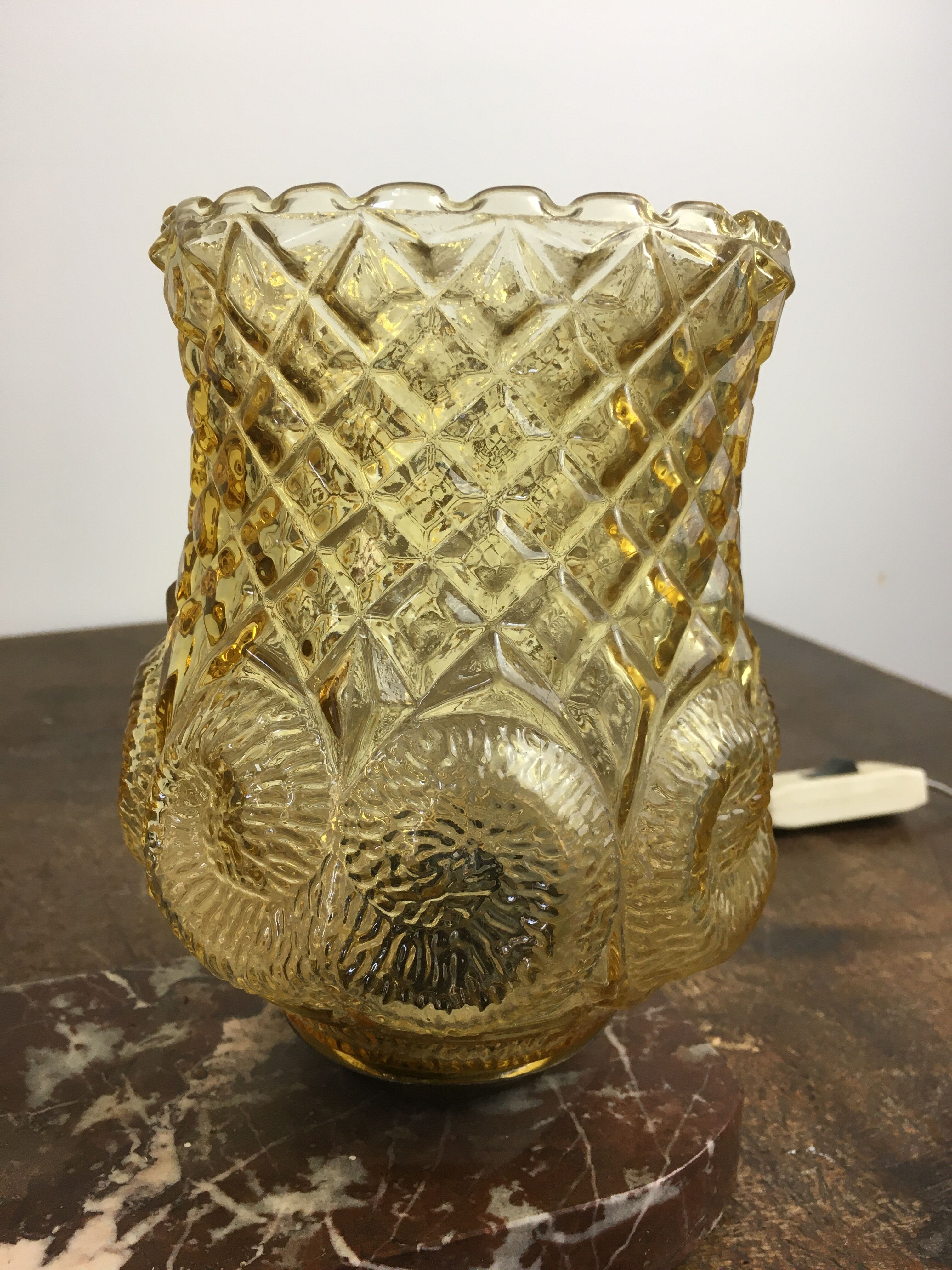 Art deco pose lamp