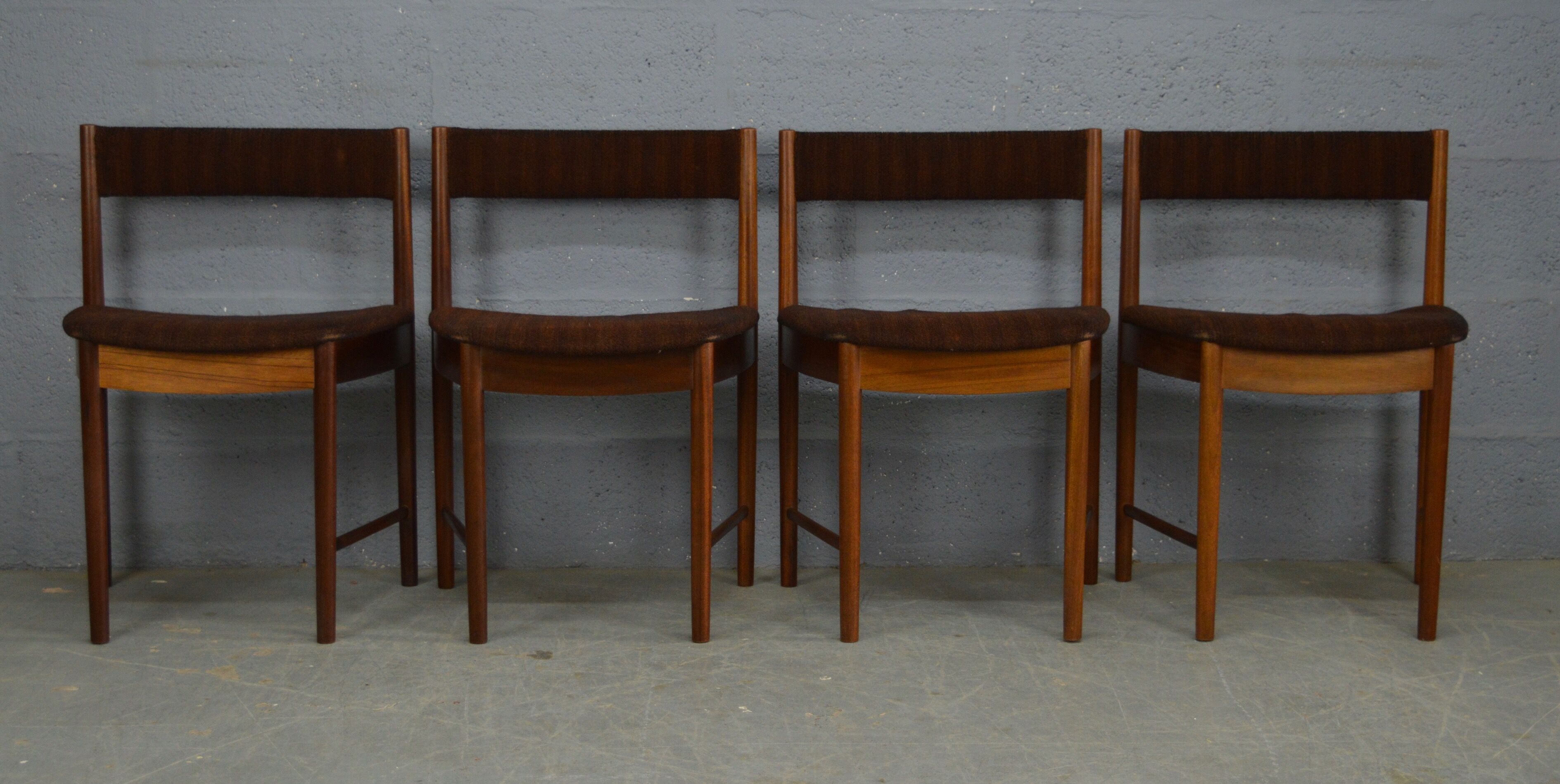Round teak dinning table and chairs by Mctintosh