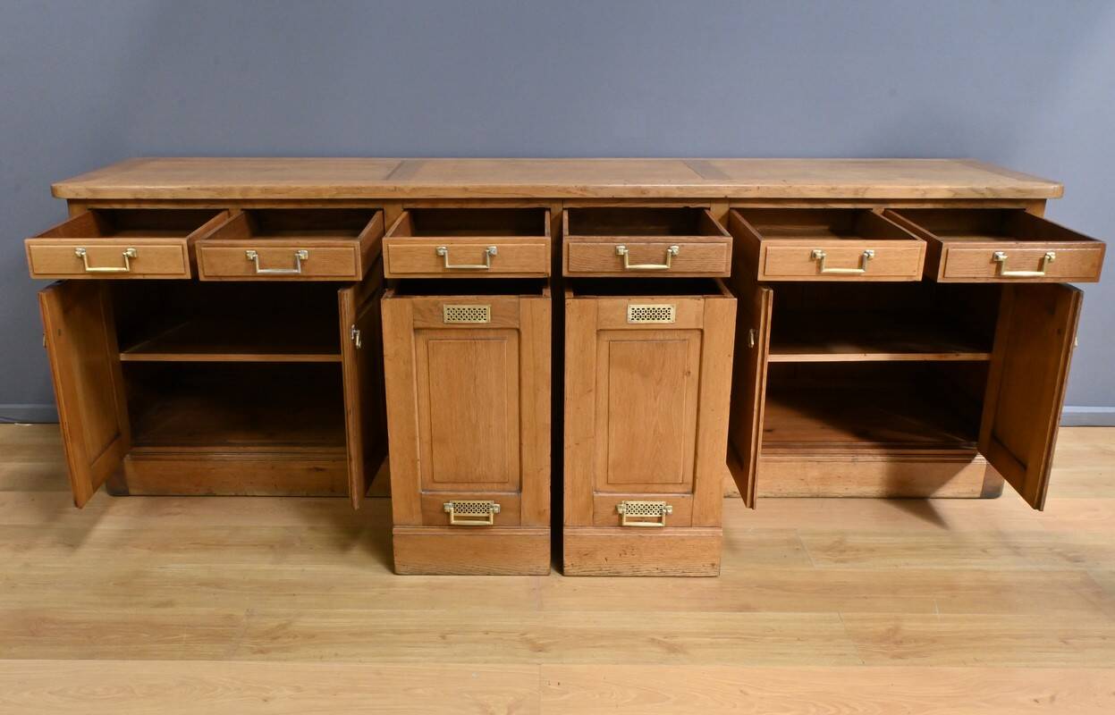 Important Oak Commercial Furniture – 1920