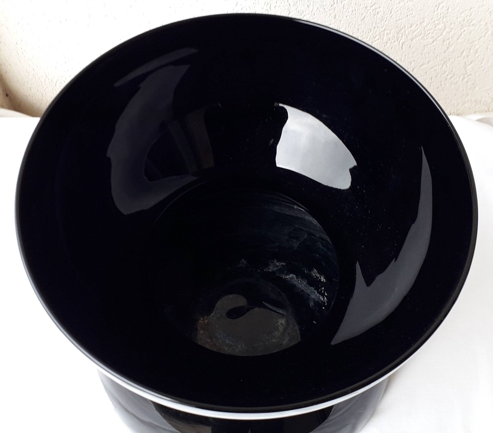 Vase diabolo noir en verre Nelsson