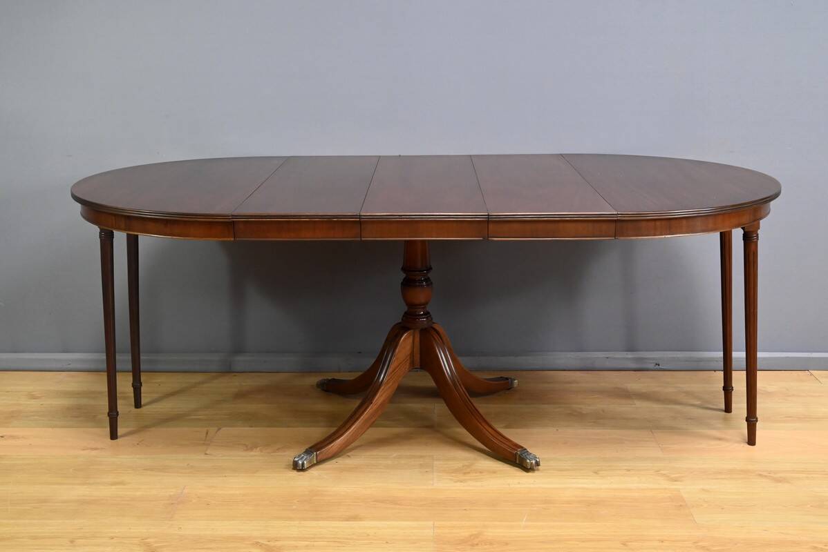 English Style Mahogany Extendable Pedestal Table - 1960