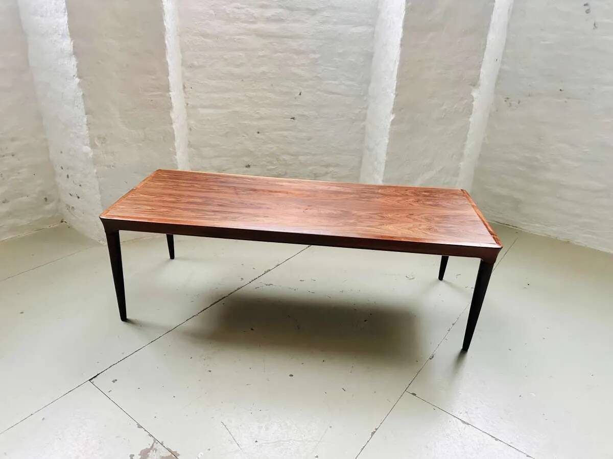 Table basse du milieu du siècle conçue par Johannes Andersen