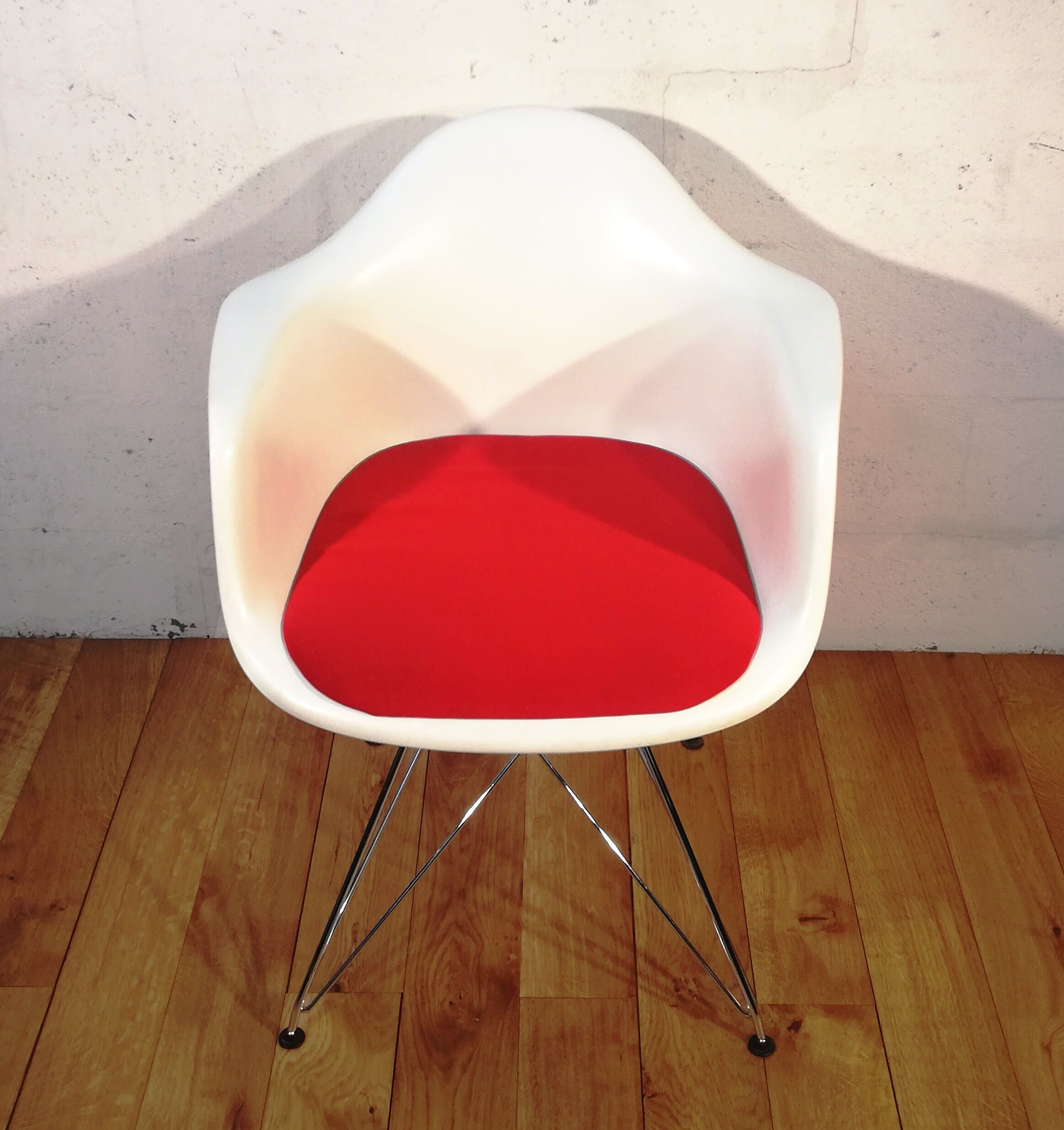 DAR armchair by Charles & Ray Eames Vitra edition