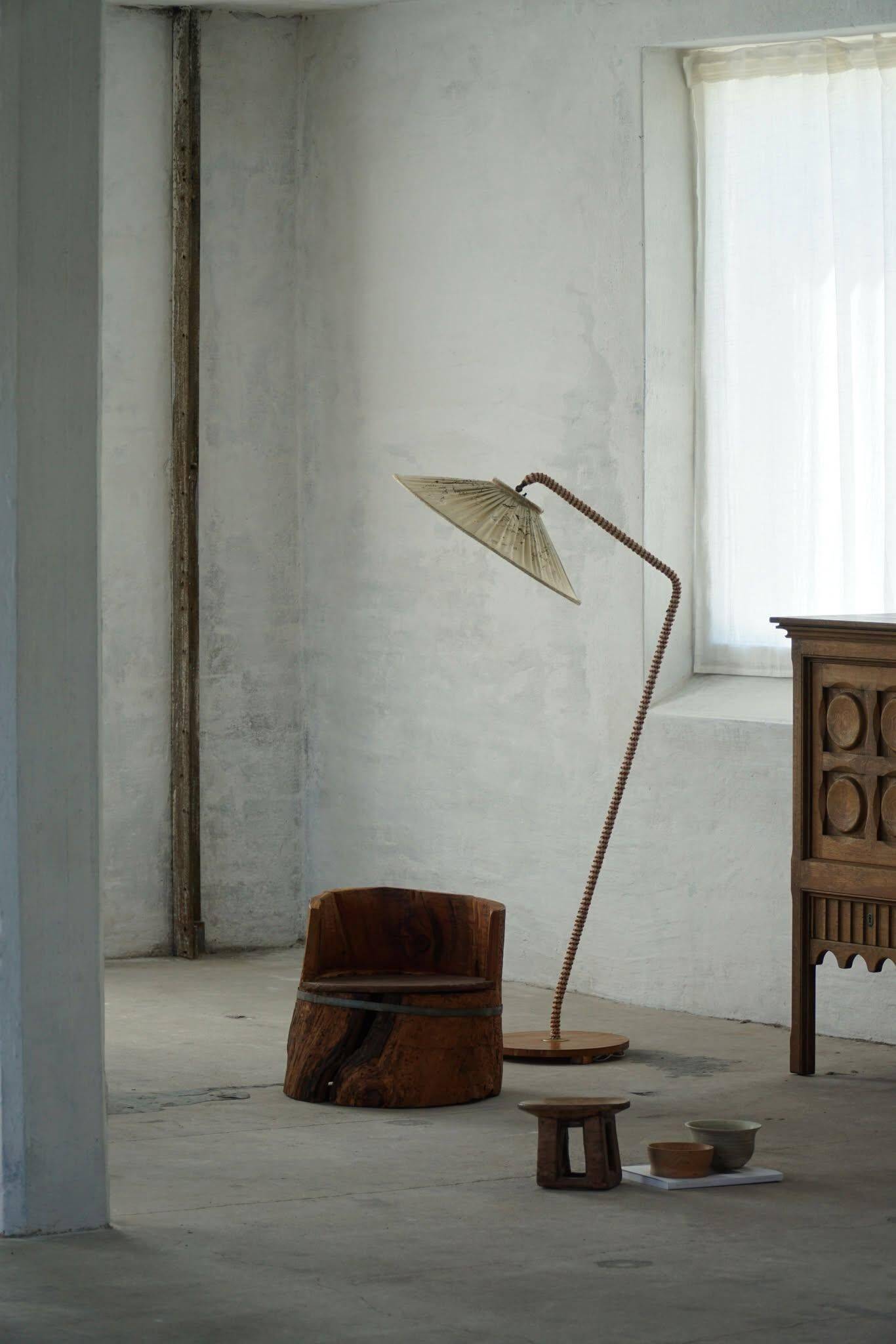 Primitive stump seat in pine, hand-carved, modern Swedish, Wabi Sabi, 1900s.