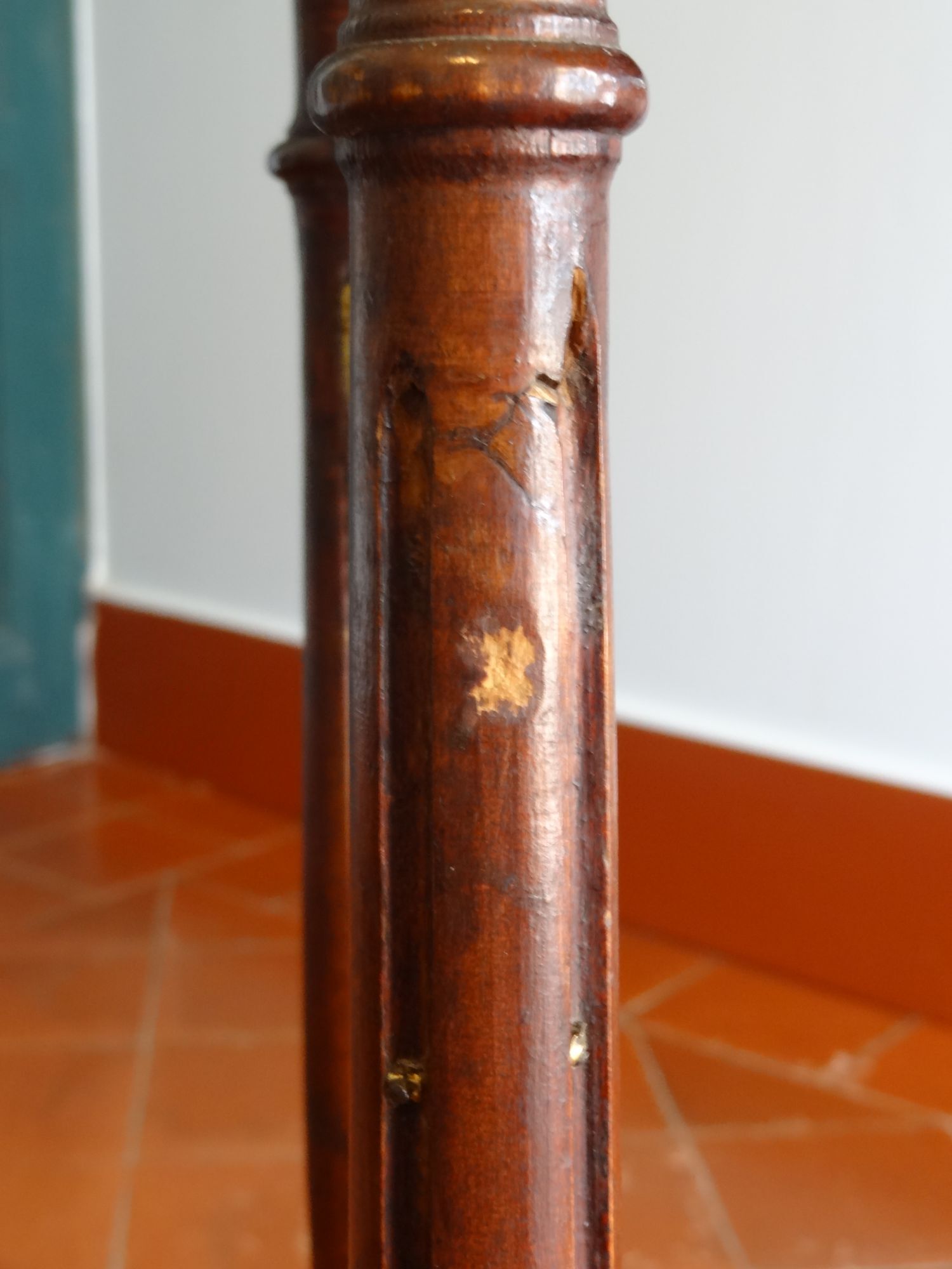 Saddle or pedestal table Napoleon III, marble and varnished wood base Ø30 x 82 cm