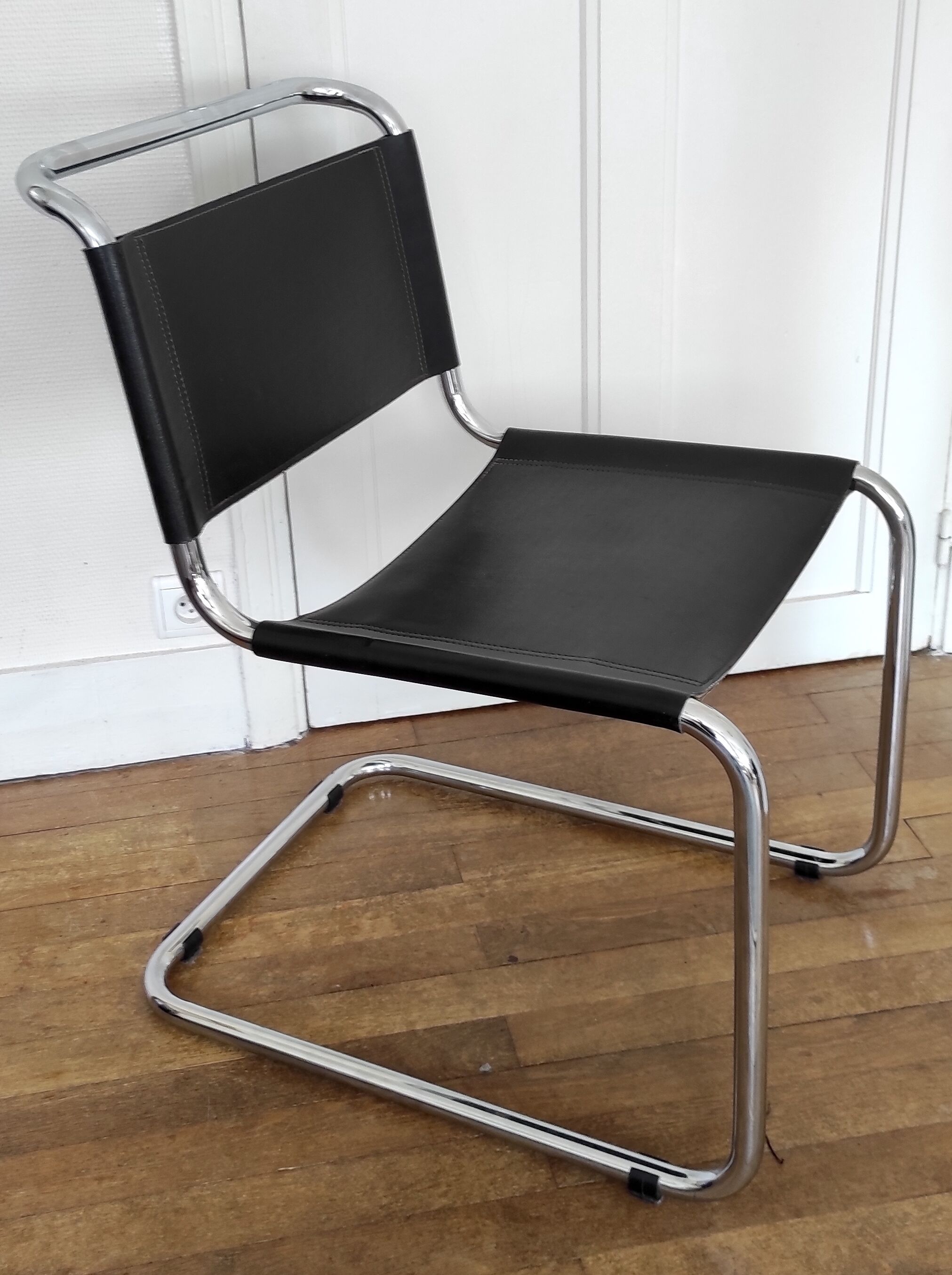 Chair design Breuer model B33 – edition of the 80s