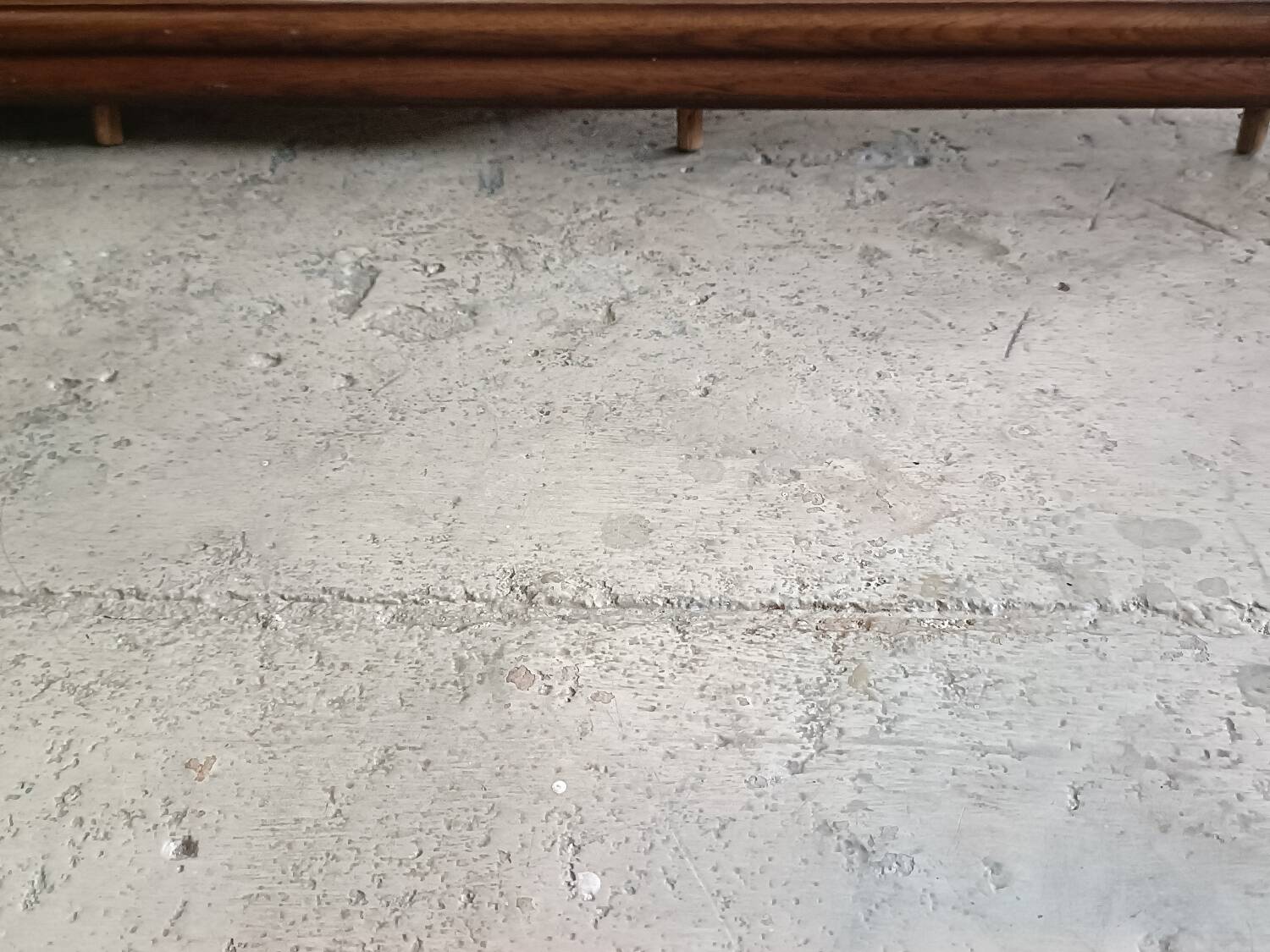 Beveled mirror in solid wood