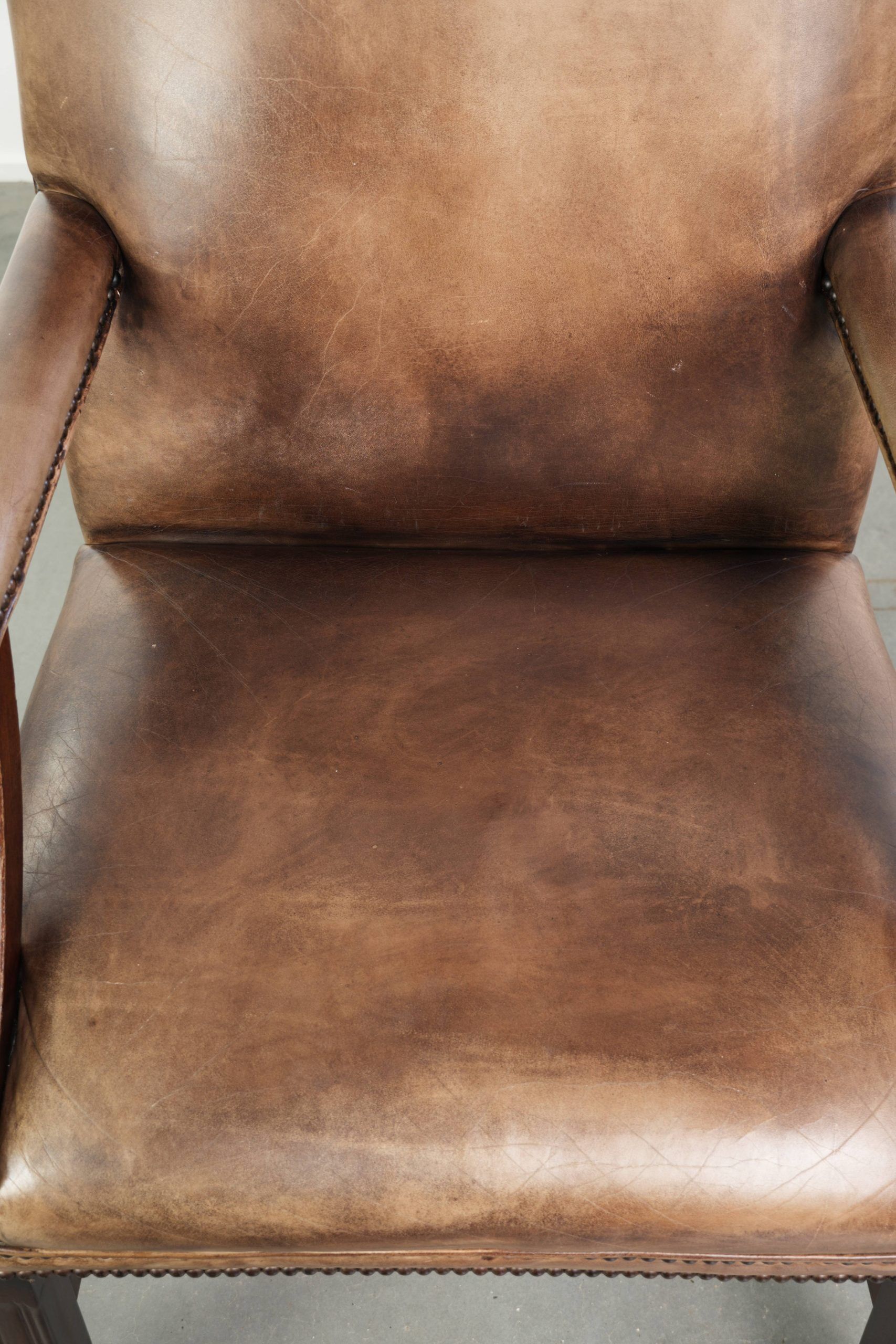 Chaise de bureau/chaise d'appoint Gainsborough en cuir de vache de style anglais du 20e siècle