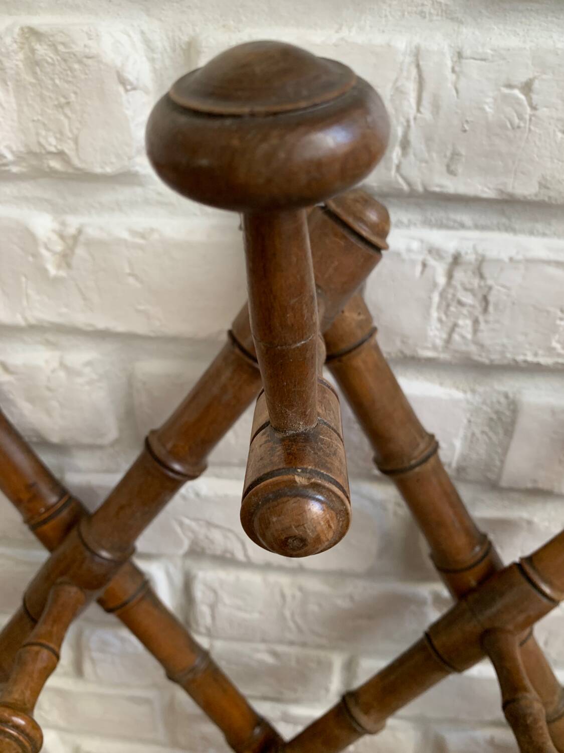 Accordion coat rack
