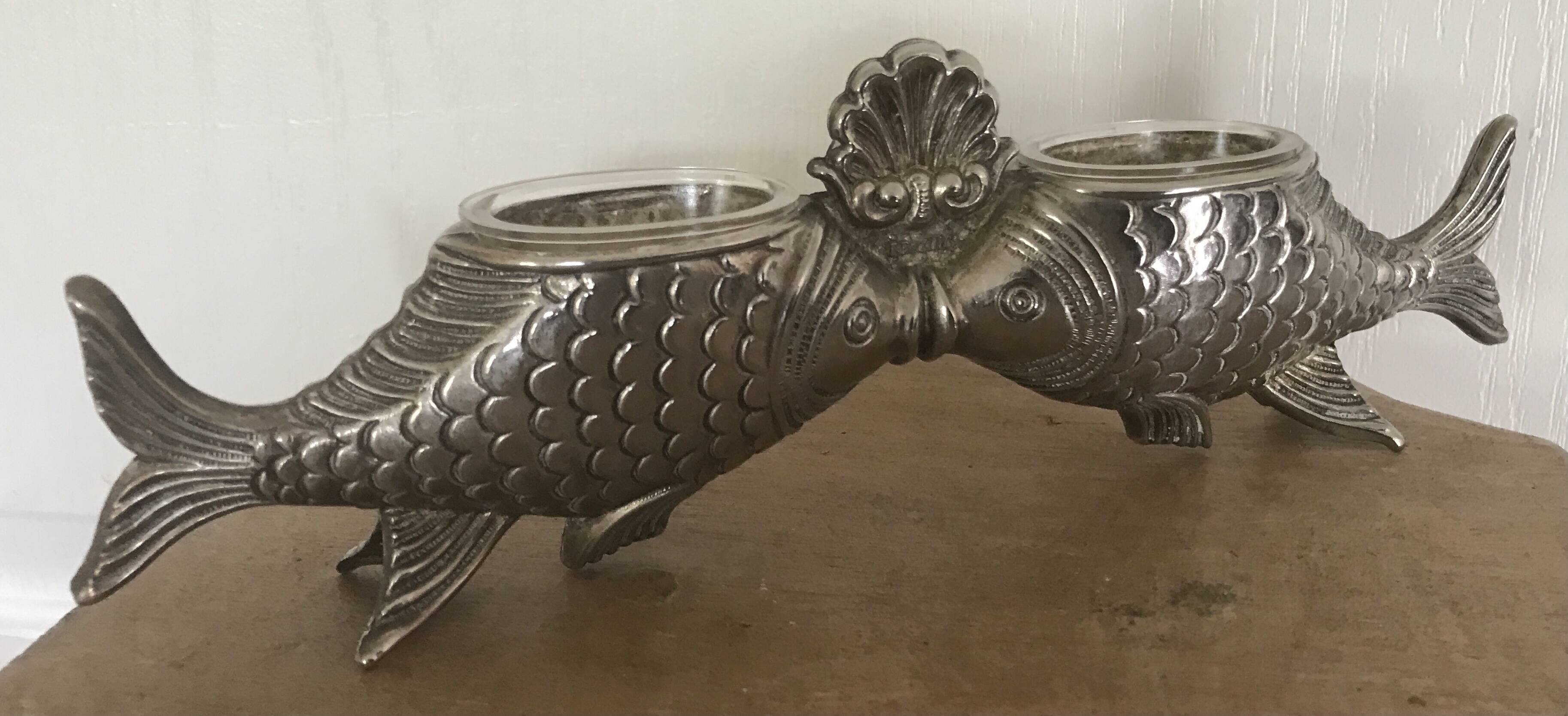 Salt and pepper shaker holder with a pair of fish in metal, Italian design