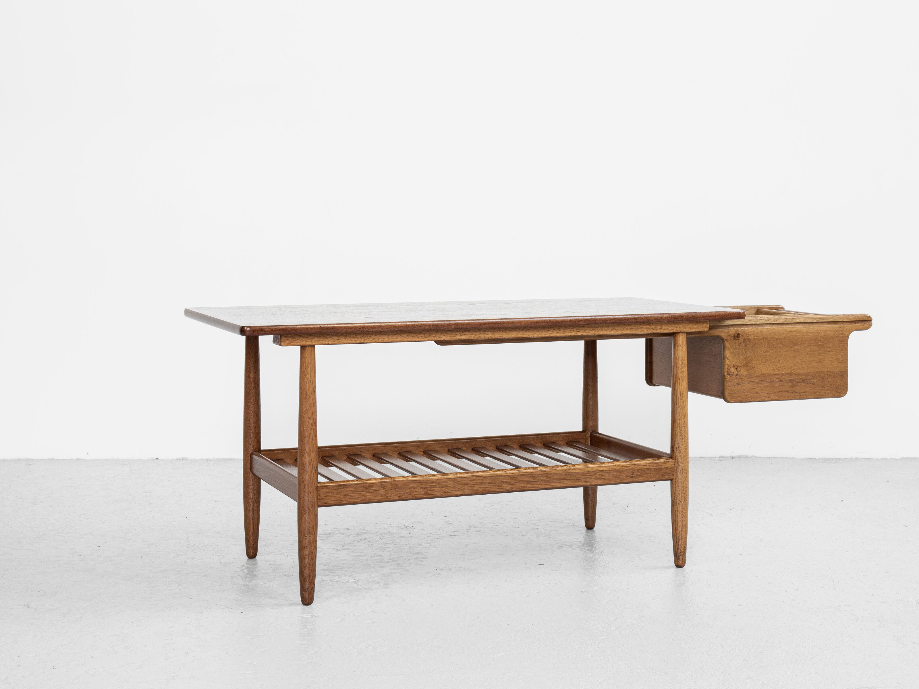 Midcentury Danish coffee table in oak and teak by Ejvind A. Johansson for FDB