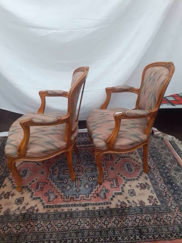 Fauteuil cabriolet style Louis XI