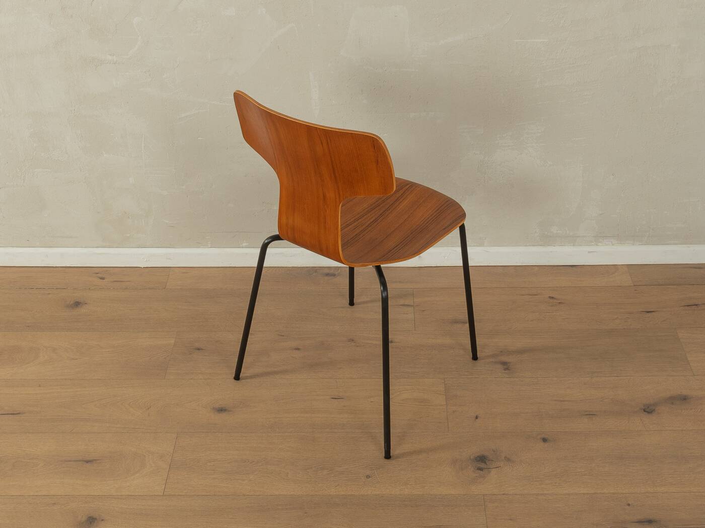 3103 Hammer chairs, Arne Jacobsen