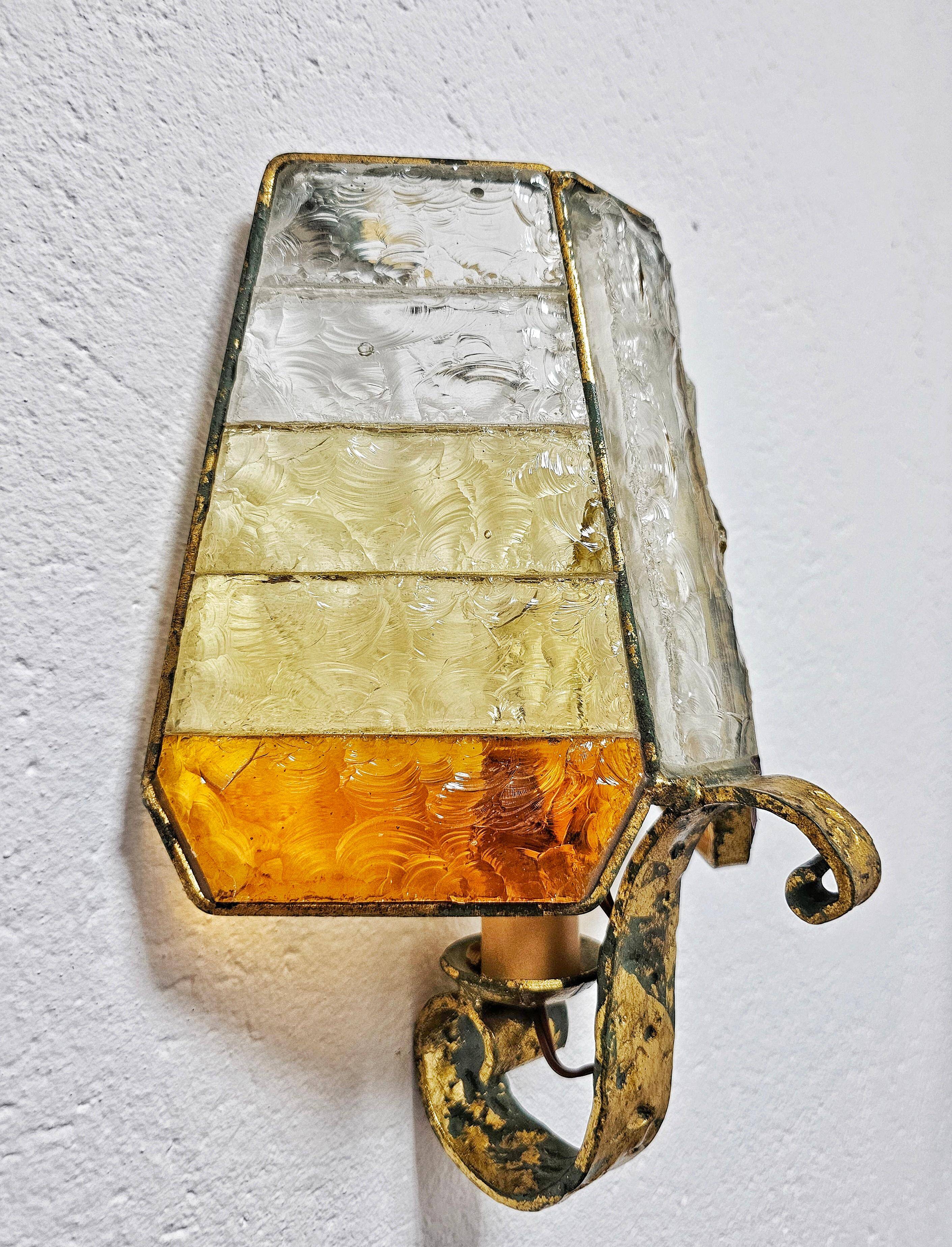 Brutalist pair of wall sconces in hammered glass by Longobard 1970.