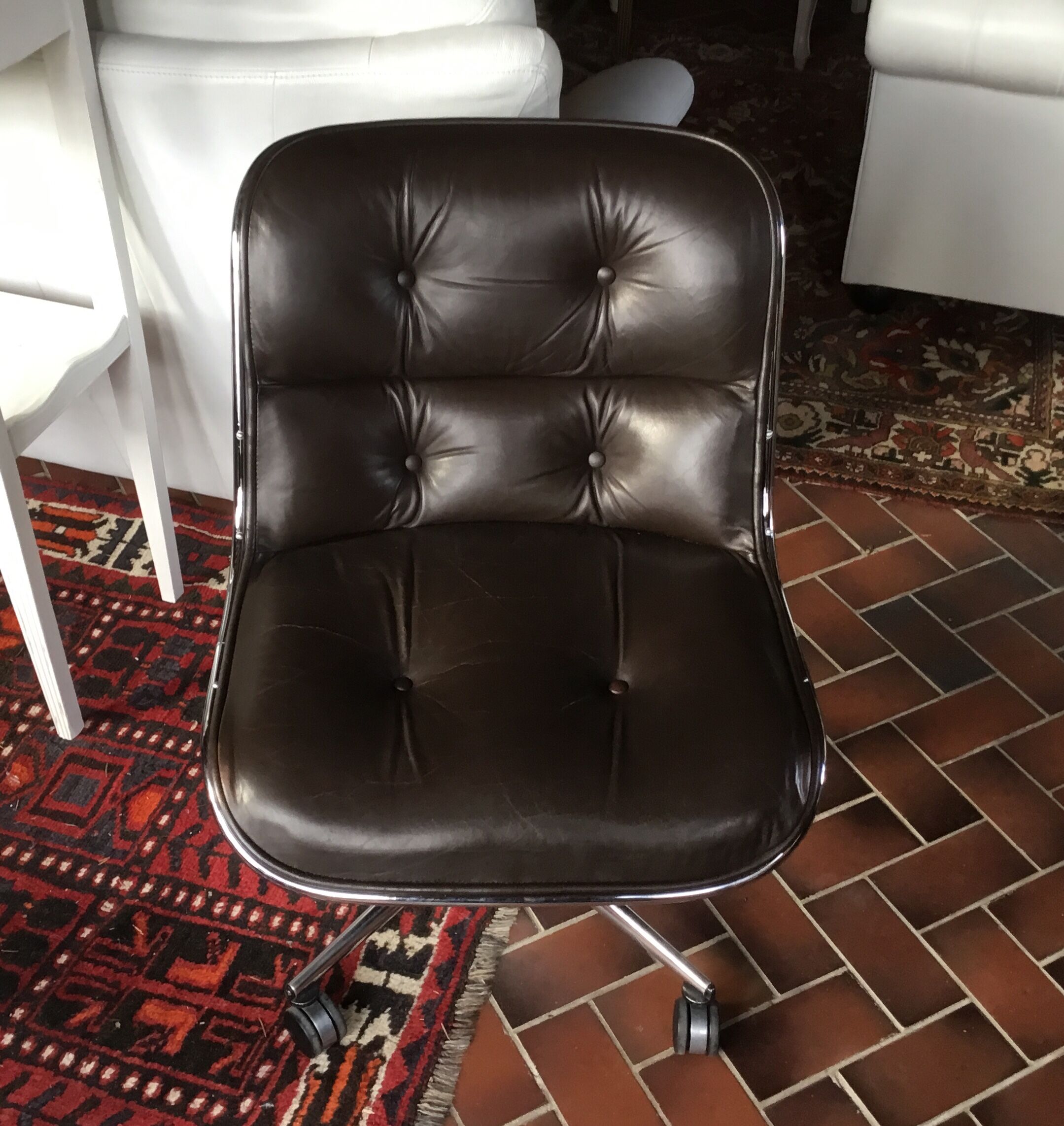 Fauteuil cuir Charles Pollock