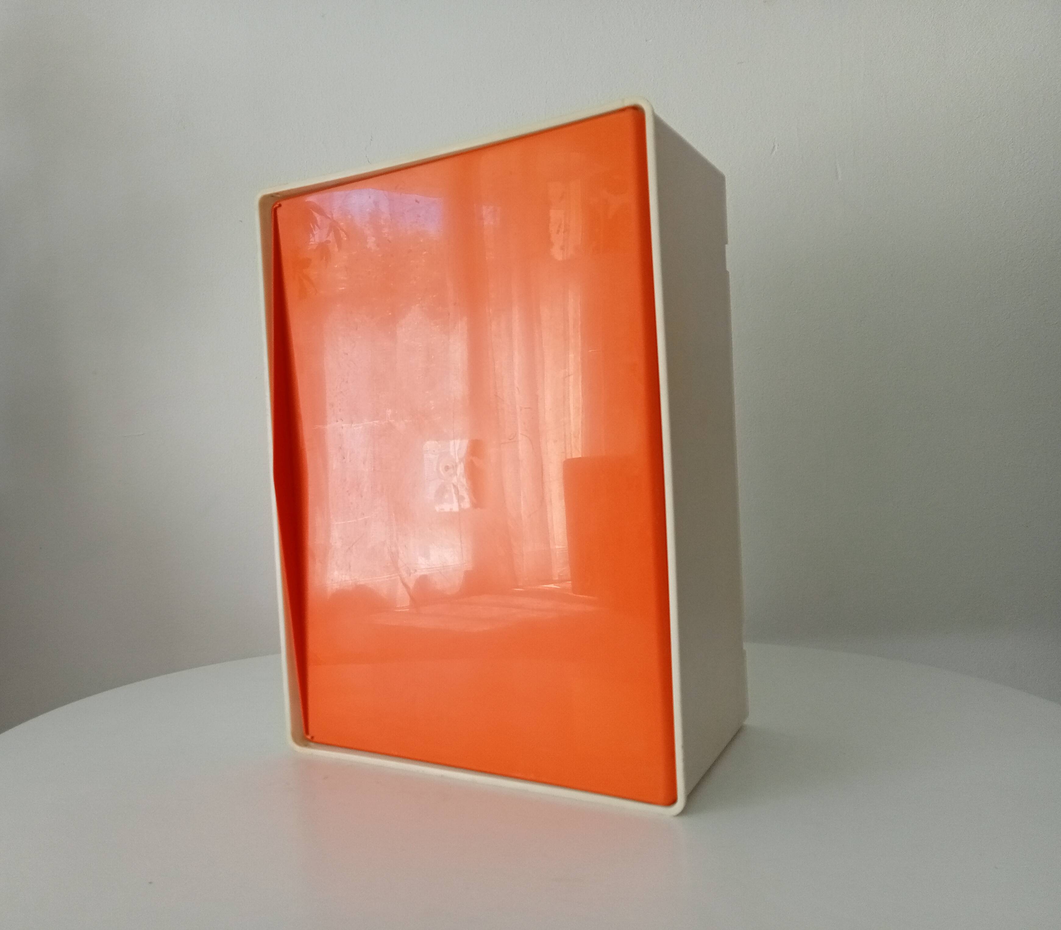 Vintage medicine cabinet in rigid plastic 70s