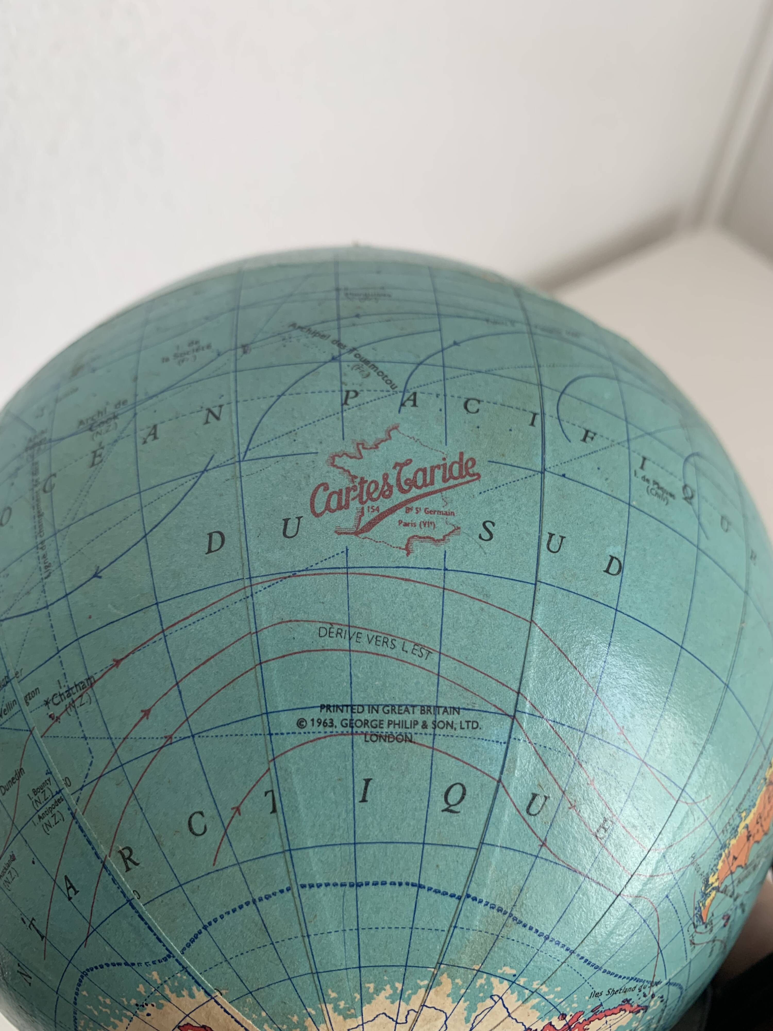 Vintage 1963 tripod terrestrial globe Taride Paris - 22 cm