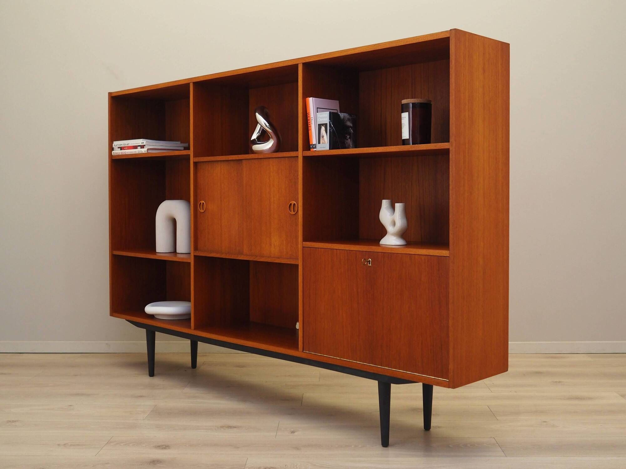 Bibliothèque en teck, design danois, années 1970, production : Danemark