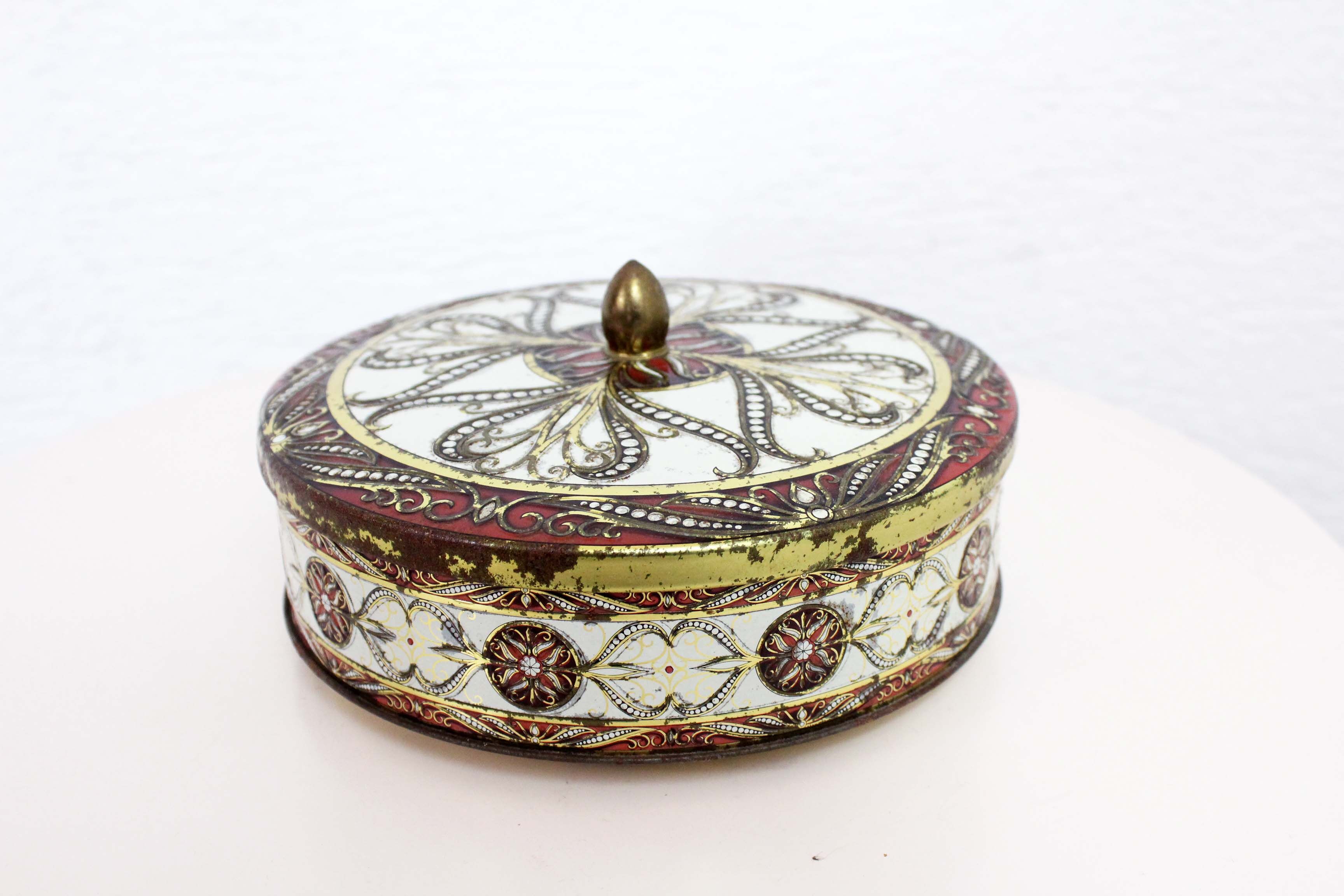 Old delacre box, art nouveau