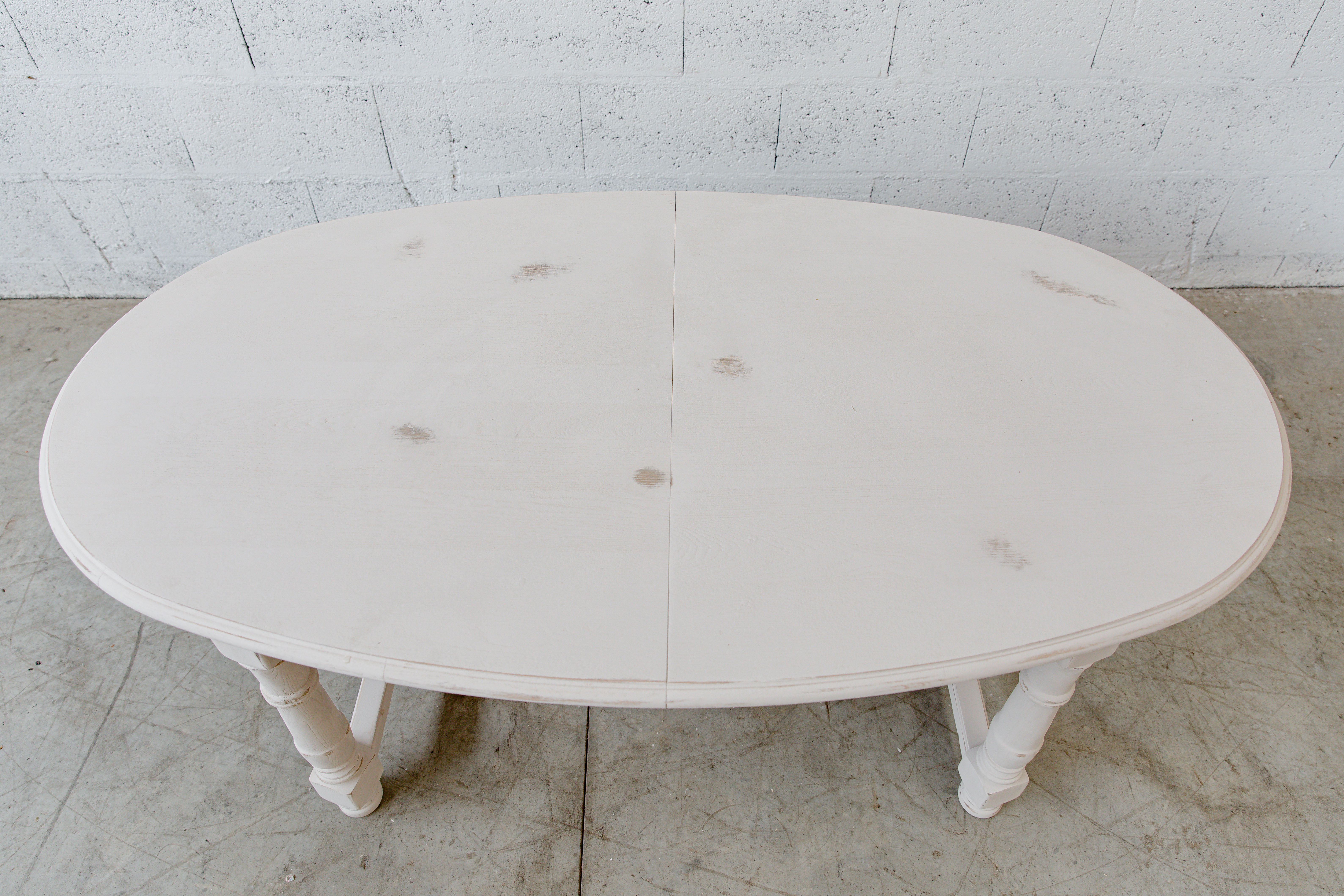 Oval solid wood table "Café Crème" Kumquat