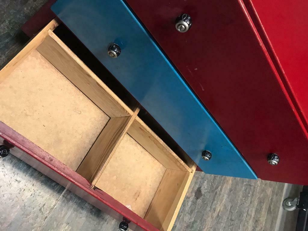 Commode vintage placard