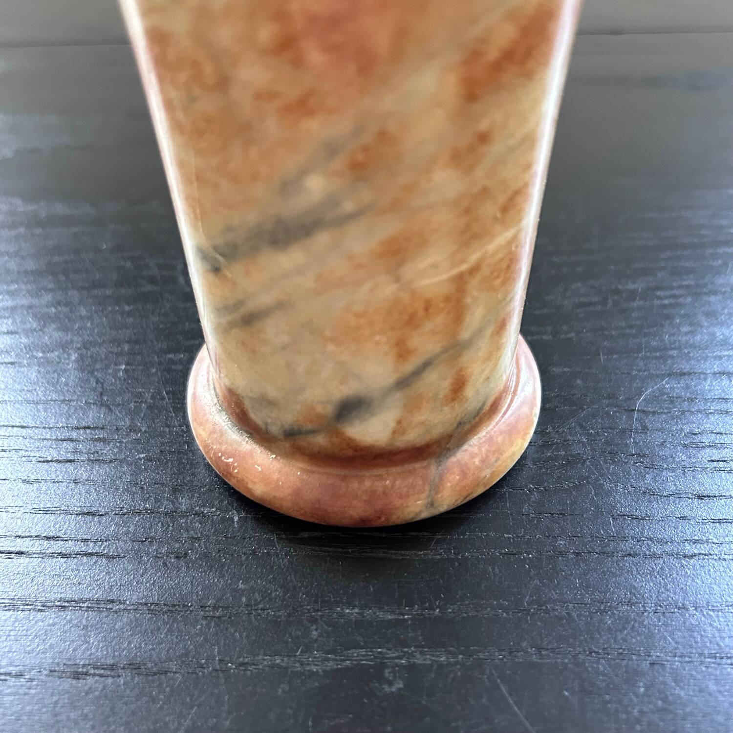 Vase en marbre rose style Art Déco
