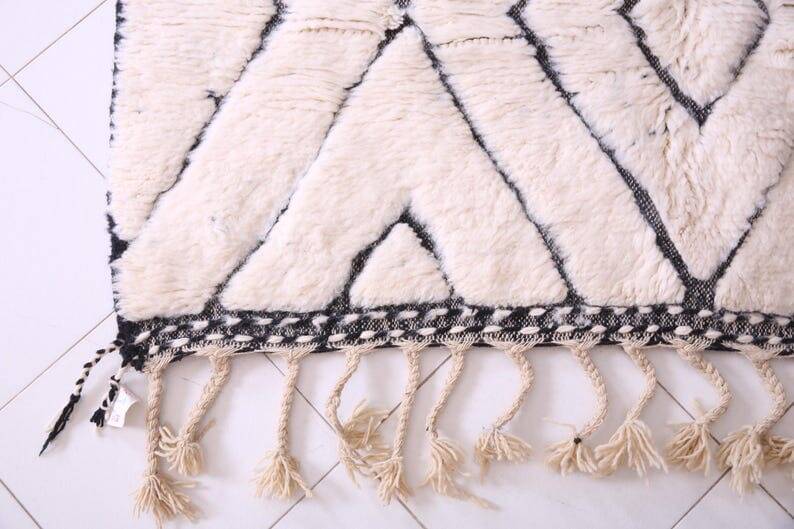 Traditional handmade wool Berber rug size 150 x 250 cm