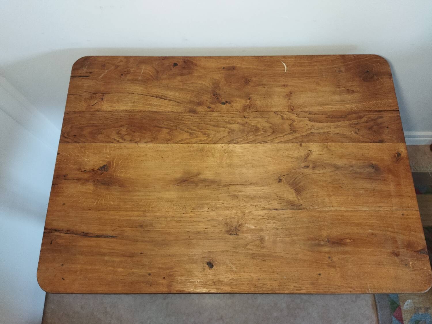 Desk with turned legs